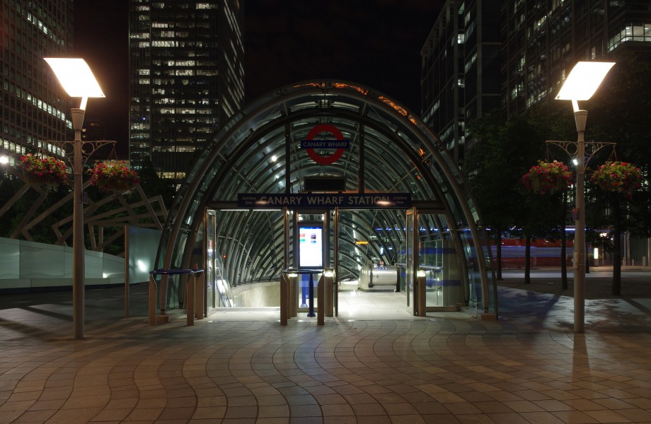 Canary Wharf tube station MMB 13