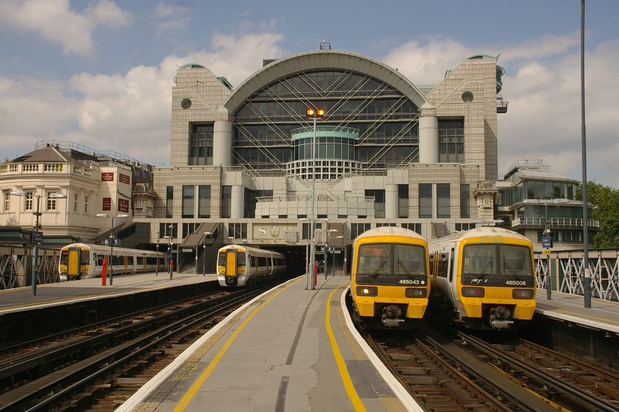 Charing Cross station MMB 13 375813 375808 465043 465008