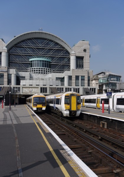 Charing Cross station MMB 18 465242 375705 376012