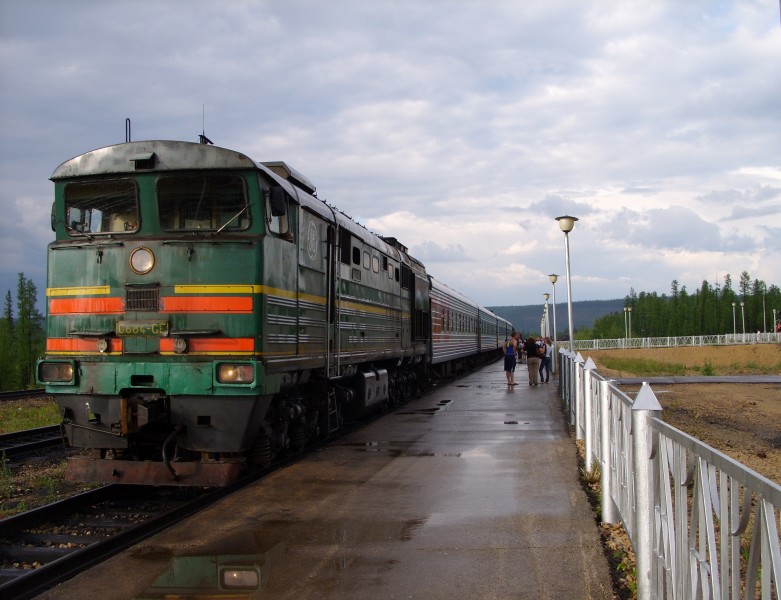 Пассажирский поезд на станции Томмот