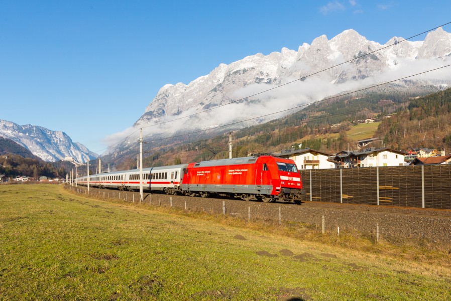 DB 101-105 passes Pfarrwerfen with EC 217, 13.12.2016