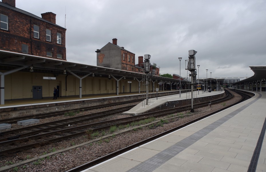 Derby railway station MMB 64 170117