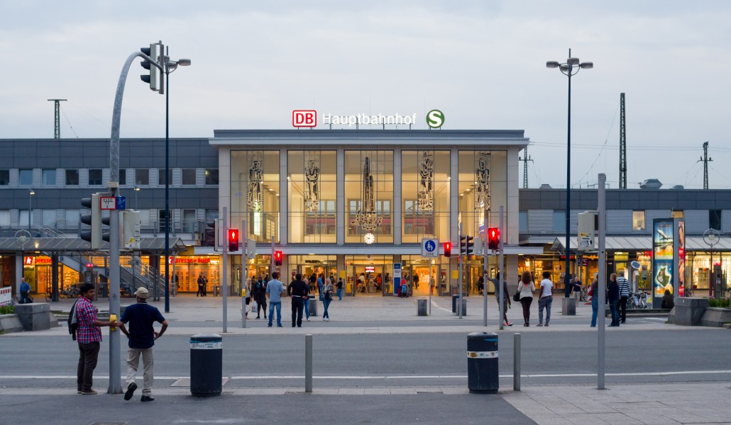 Dortmund-Hauptbahnhof-Abends-2013-02