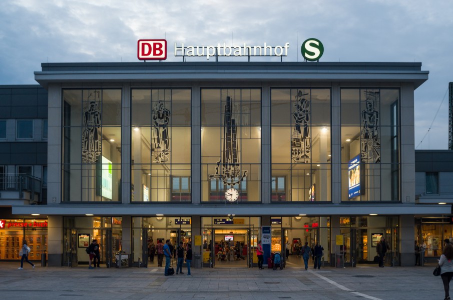 Dortmund-Hauptbahnhof-Abends-2013