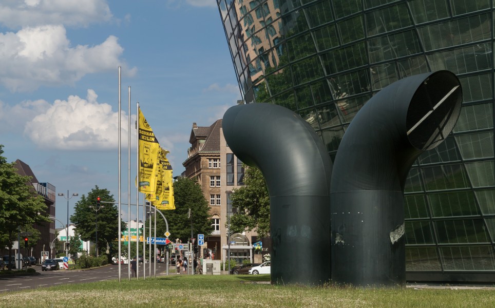 Dortmund, sculpturen tegenover Hauptbahnhof foto10 2017-06-05 17.01
