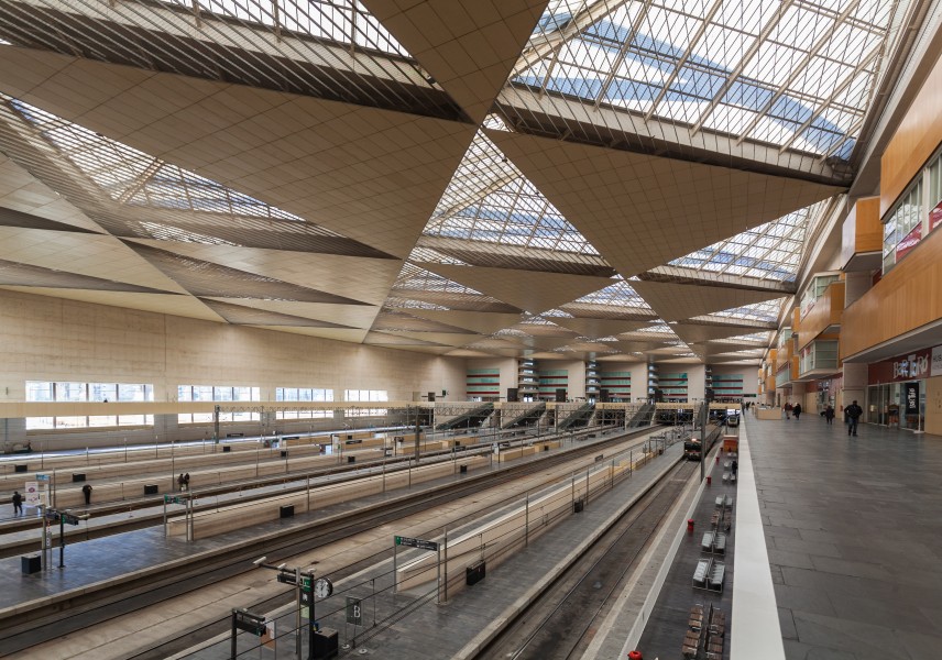 Estación de FF.CC. de Delicias, Zaragoza, España, 2013-12-29, DD 03