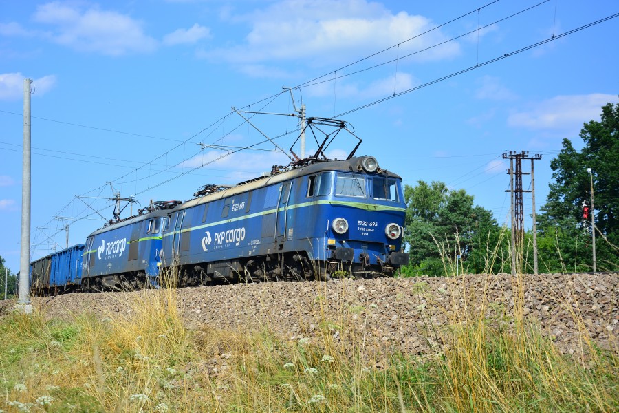 ET22-695 + ET22-2040 in Skarżysko-Kamienna