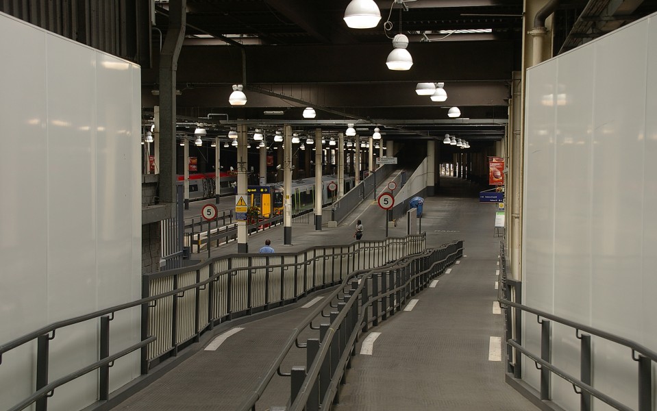 Euston station MMB 15 390004 350107