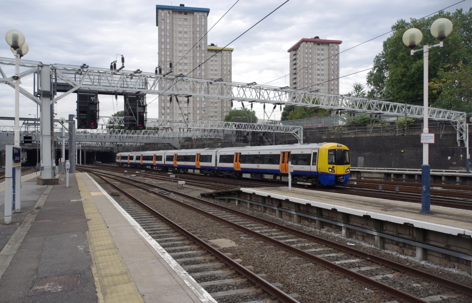 Euston station MMB 46 378229