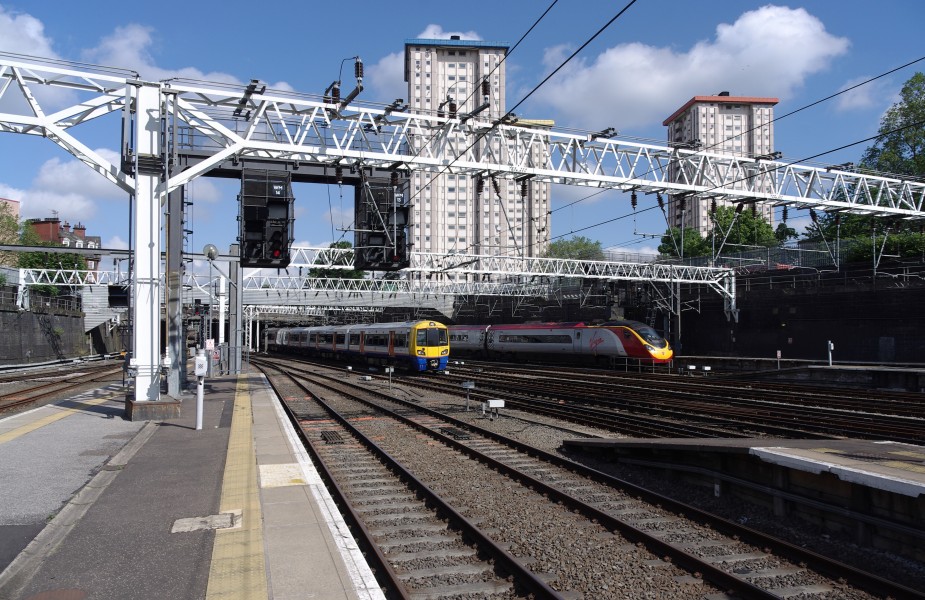 Euston station MMB A3 378206 390042