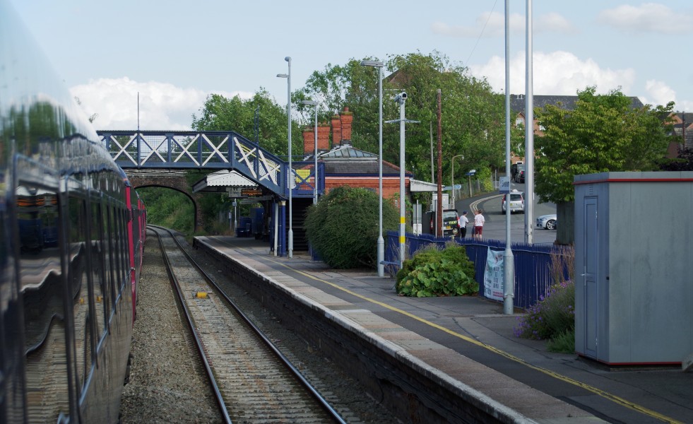 Evesham railway station MMB 01