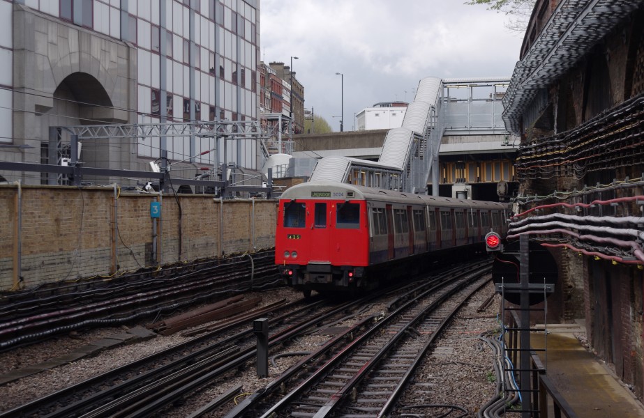 Farringdon station MMB 21 A-Stock
