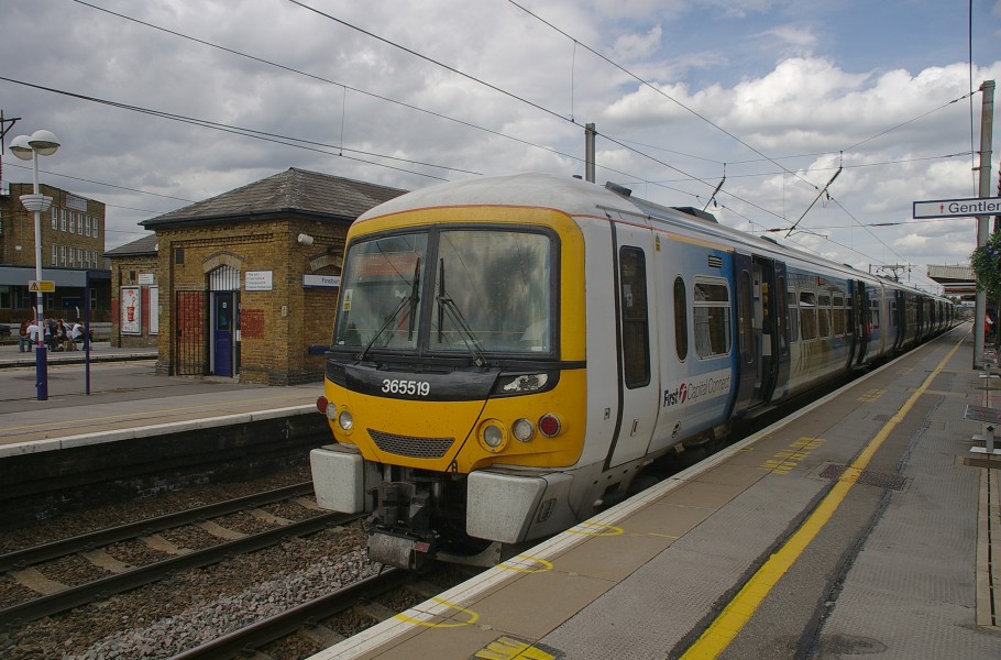 Finsbury Park station MMB 01 365519