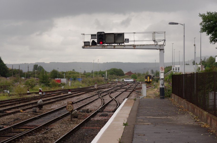 Gloucester railway station MMB 23 153372