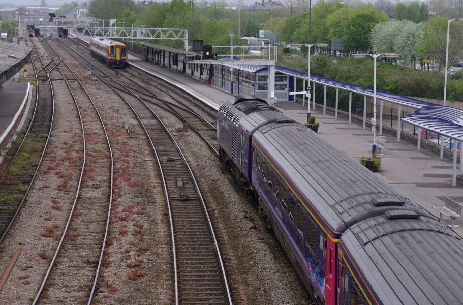 Gloucester railway station MMB 52 158887 43071