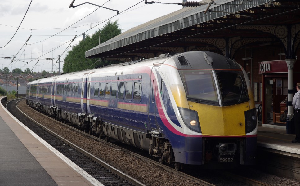 Grantham railway station MMB 21 180102