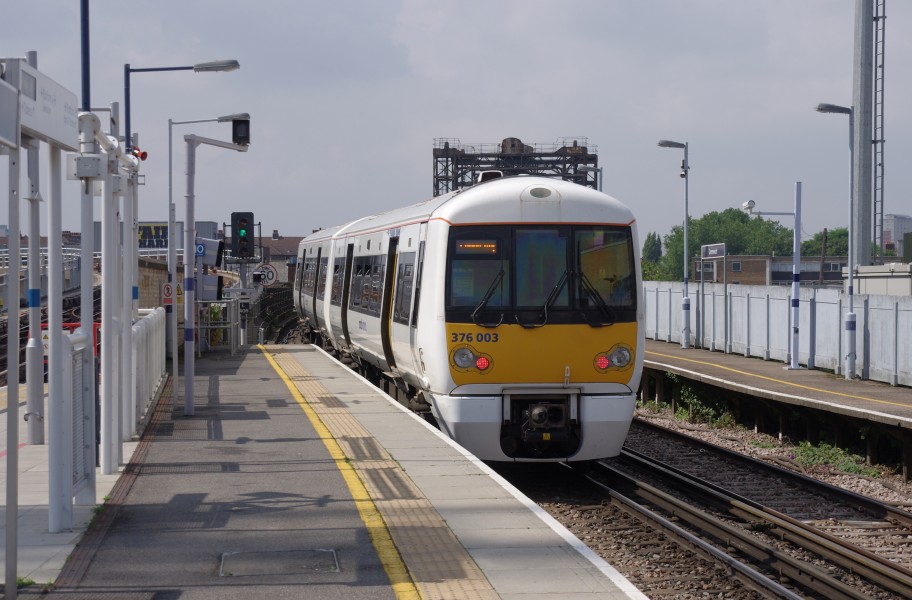 Greenwich station MMB 07 376003