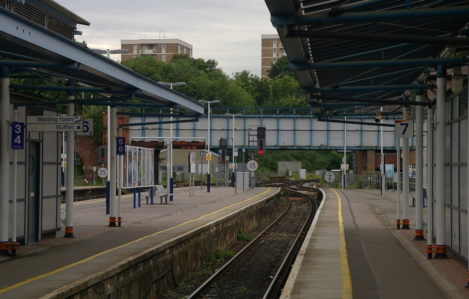 Guildford railway station MMB 01