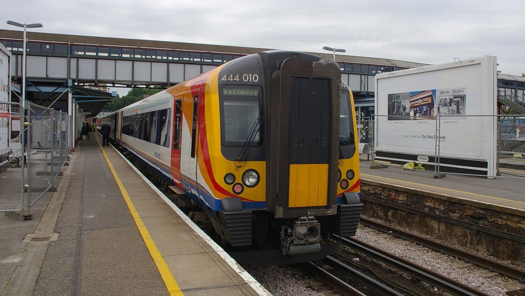 Guildford railway station MMB 02 444010