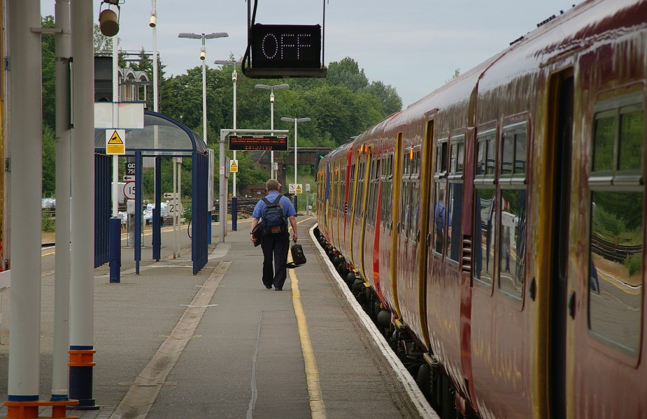 Guildford railway station MMB 17 455725