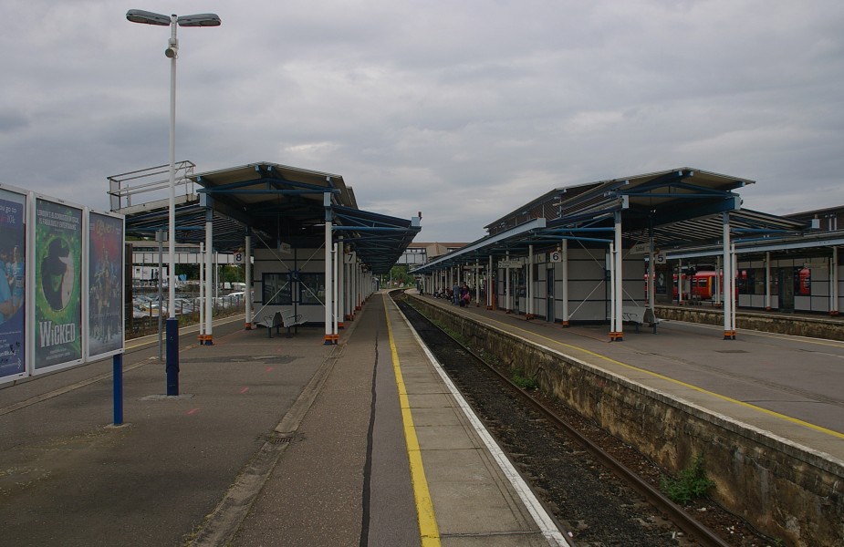 Guildford railway station MMB 21