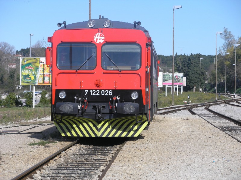HŽ 7122 series train (01)