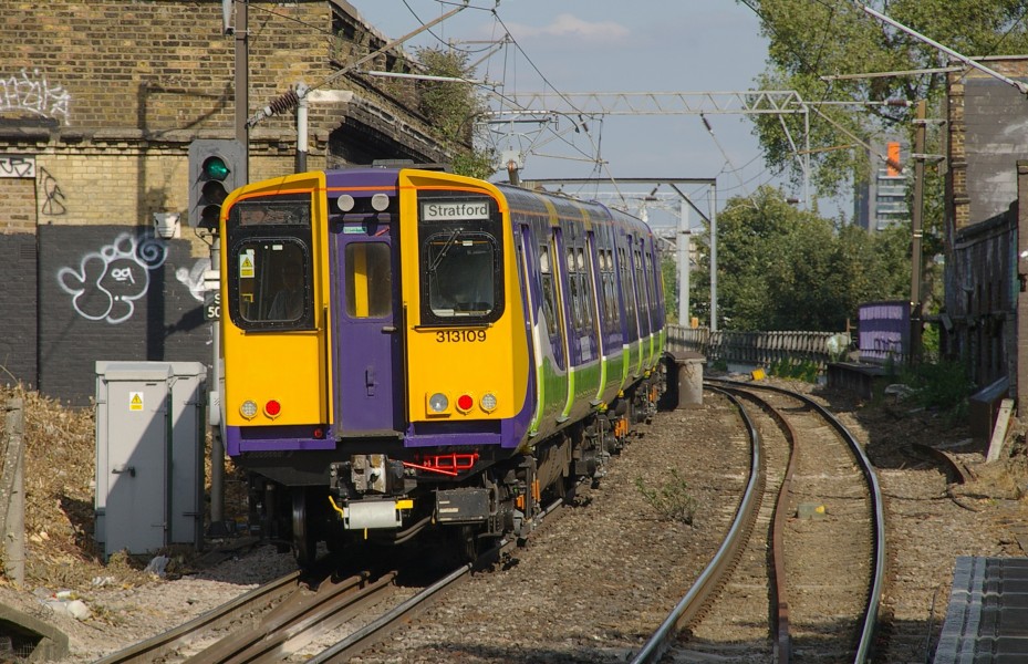 Hackney Central railway station MMB 09 313109