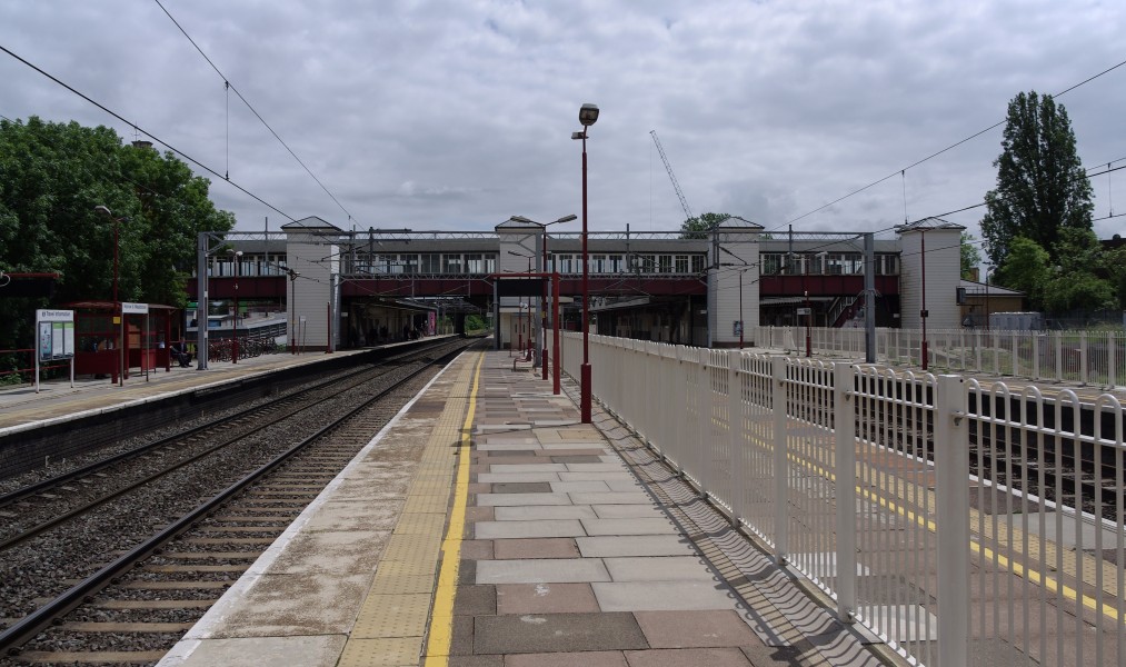 Harrow and Wealdstone station MMB 03