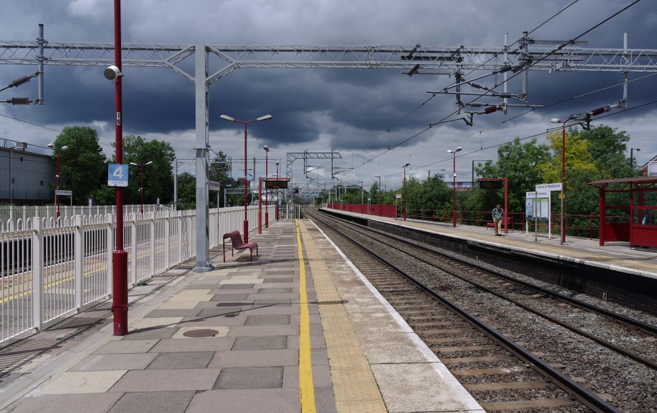 Harrow and Wealdstone station MMB 05