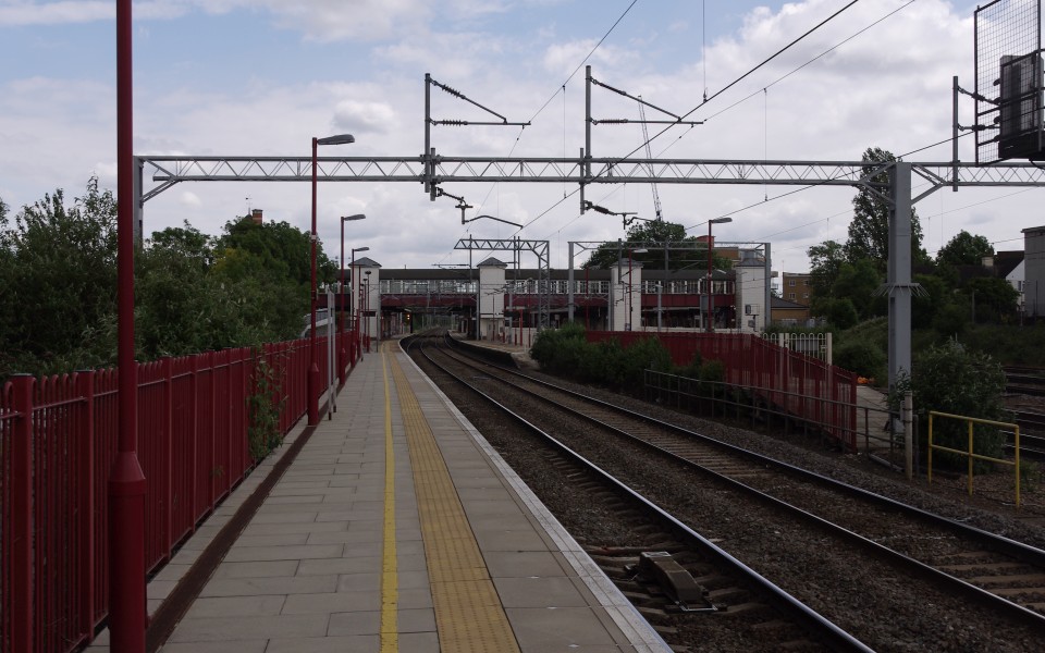 Harrow and Wealdstone station MMB 15
