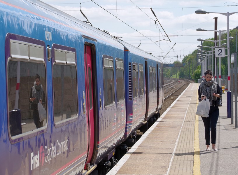 Hitchin railway station MMB 08 317340