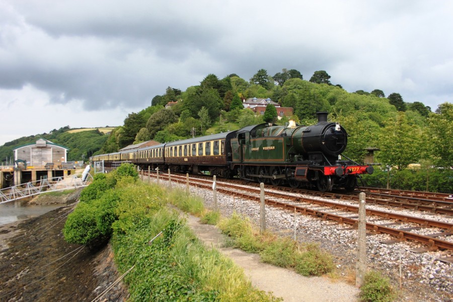 Hoodown 4277 arriving at Kingswear