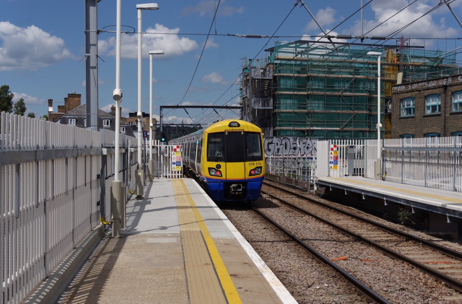Kentish Town West railway station MMB 04 378213