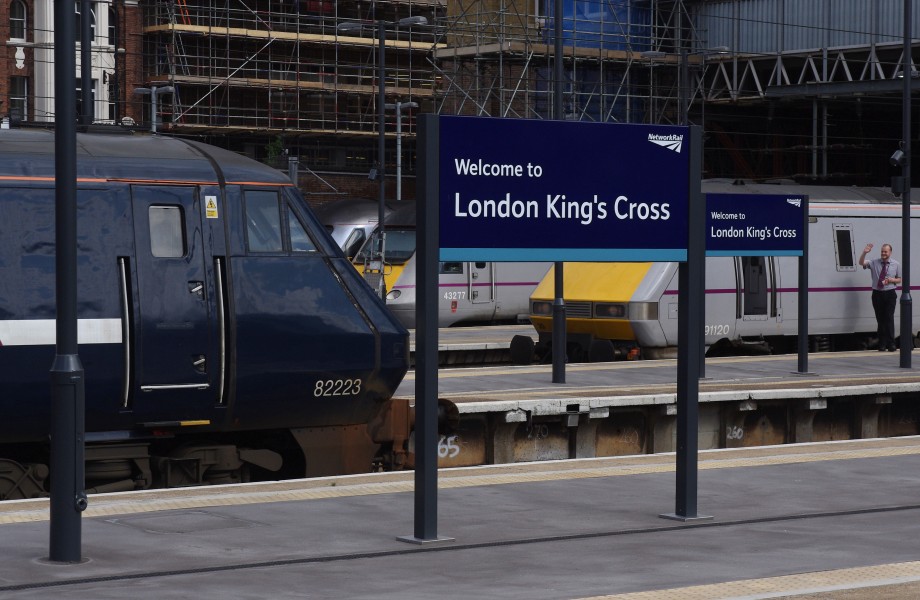 King's Cross railway station MMB 81 43277 91120