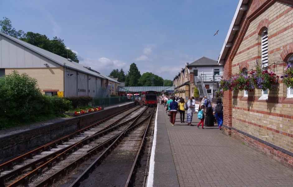 Lakeside railway station MMB 03 Repulse