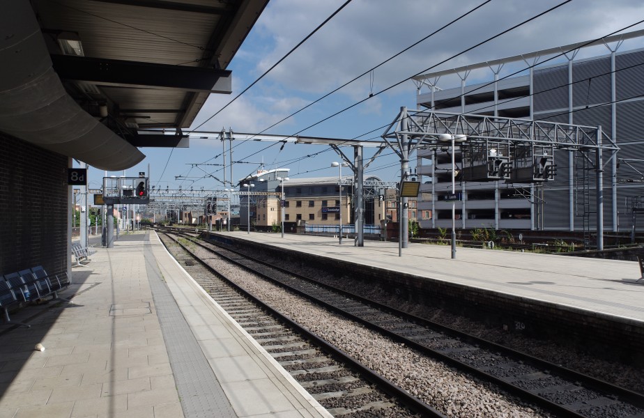 Leeds railway station MMB 03
