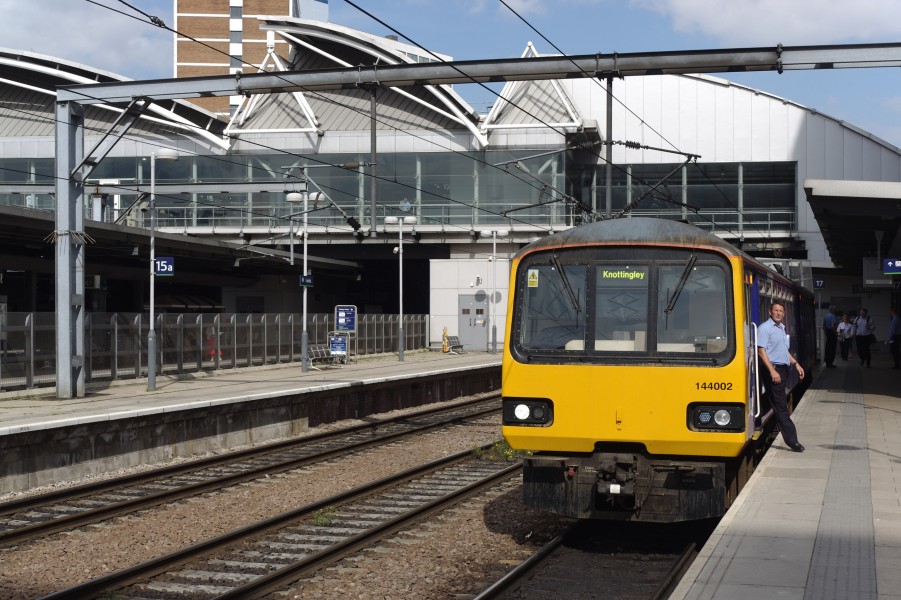 Leeds railway station MMB 12 144002