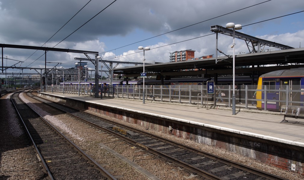 Leeds railway station MMB 37 144012 322482