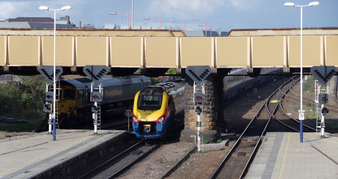 Leicester railway station MMB 19 66523 222002