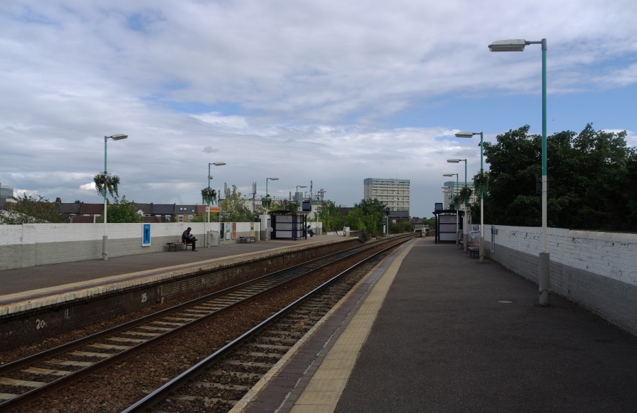 Leytonstone High Road railway station MMB 03