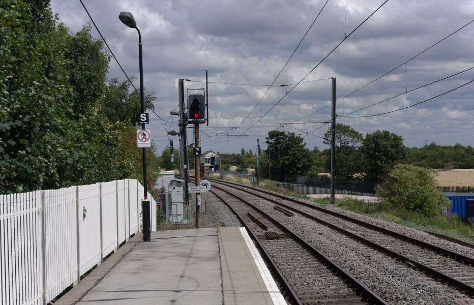 Lichfield Trent Valley railway station MMB 15