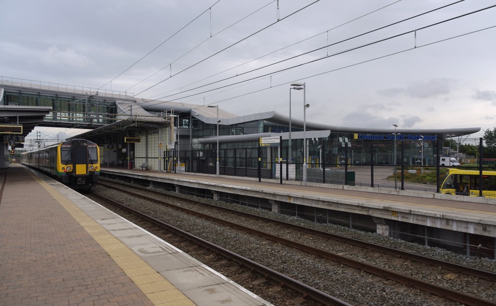 Liverpool South Parkway railway station MMB 03 350267