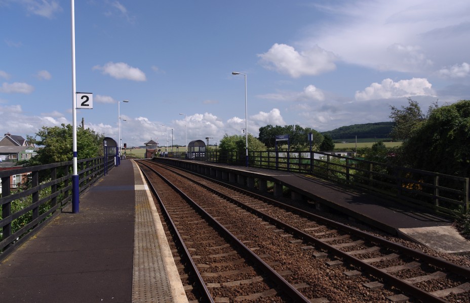 Longbeck railway station MMB 04