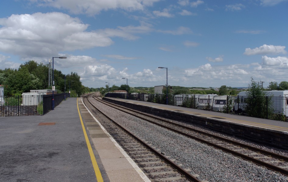 Lydney railway station MMB 01