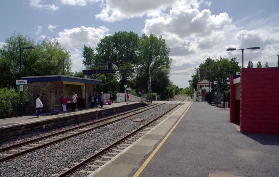 Lydney railway station MMB 03