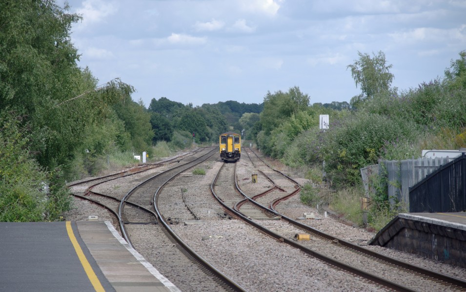 Lydney railway station MMB 04 150227