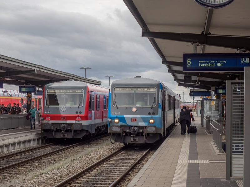 Mühldorf Bahnhof Dieseltriebwagen 220696