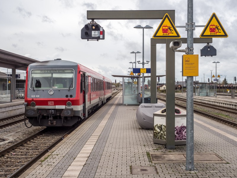 Mühldorf Bahnhof Zug 220611