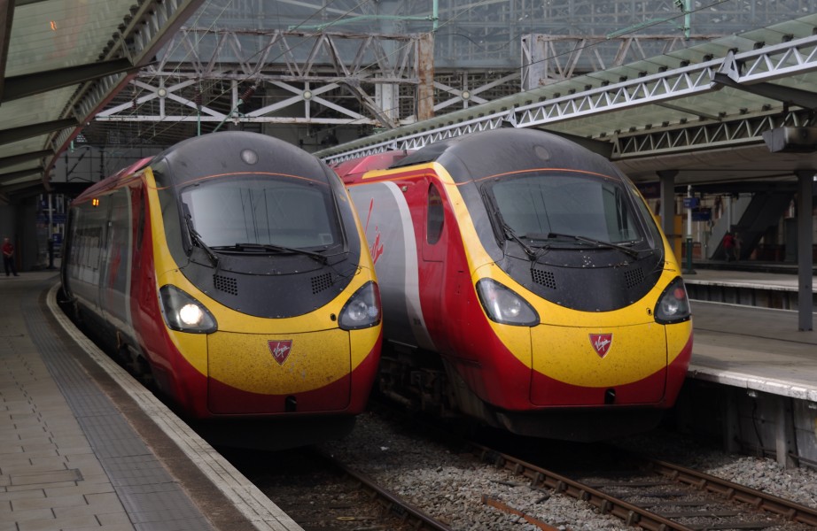 Manchester Piccadilly station MMB 09 390037 390046