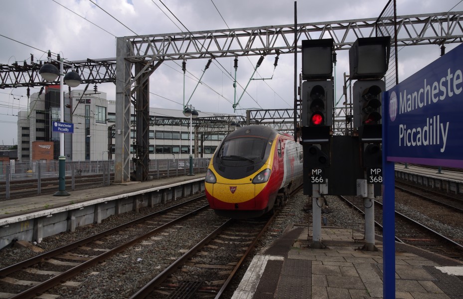 Manchester Piccadilly station MMB 13 390037